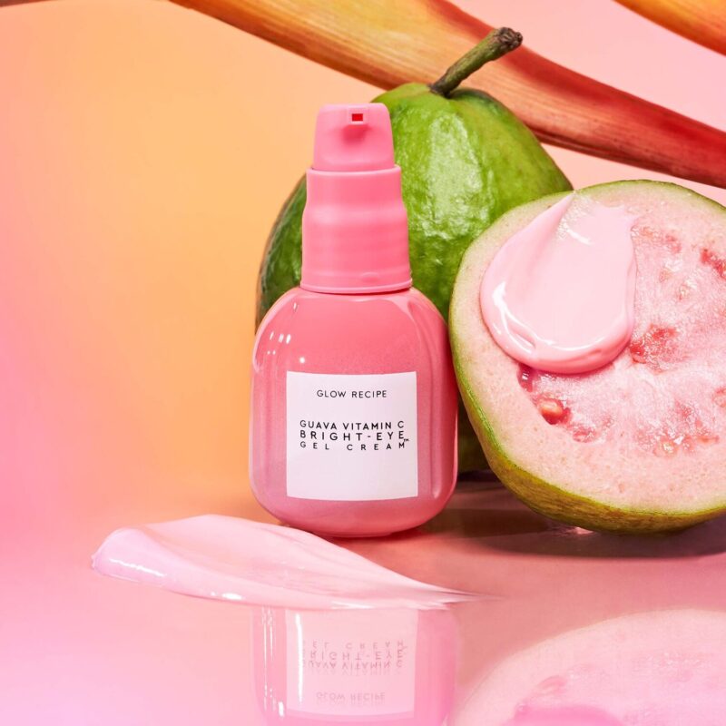 Glow Recipe Guava Vitamin C Bright-Eye Gel Cream - Осветляющий крем-гель под глаза - 15 мл — изображение 3